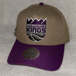 Sacramento Kings Mitchell & Ness Pro Pinch Fit Snapback – Tan/Purple