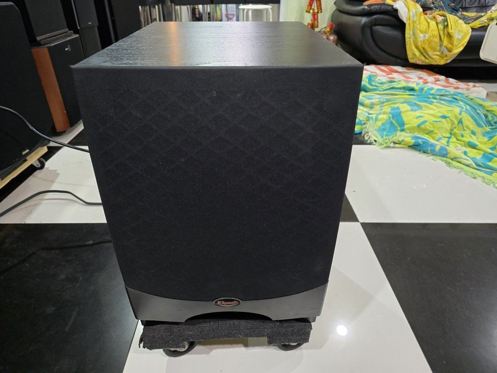 Klipsch RW 10 Powered Subwoofer 260-watt continuous (FTC) and 575-watt peak amplifier. Excellent condition perfect working amazing sound will test bef