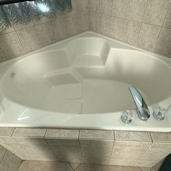 Bath Tub Clover Shaped