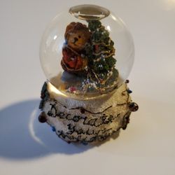 2 1/2" Boyd's Bear With Christmas Tree Snowglobe 