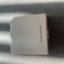 Laura Mercier