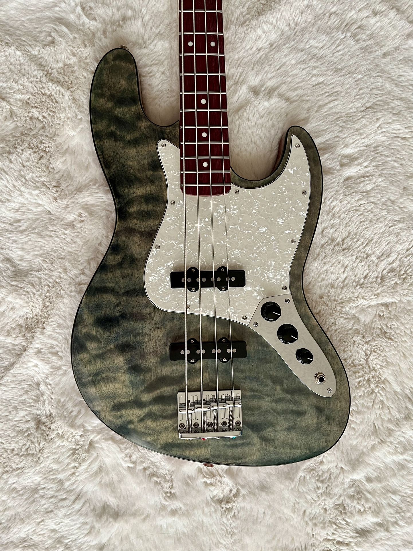 USA Custom Fender Jazz Bass Quilted Maple