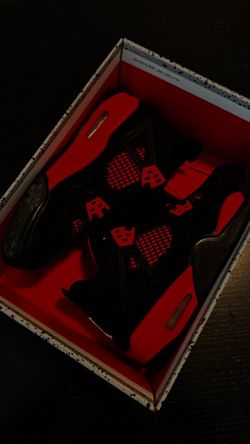 jordan 4’s red thunders size 4