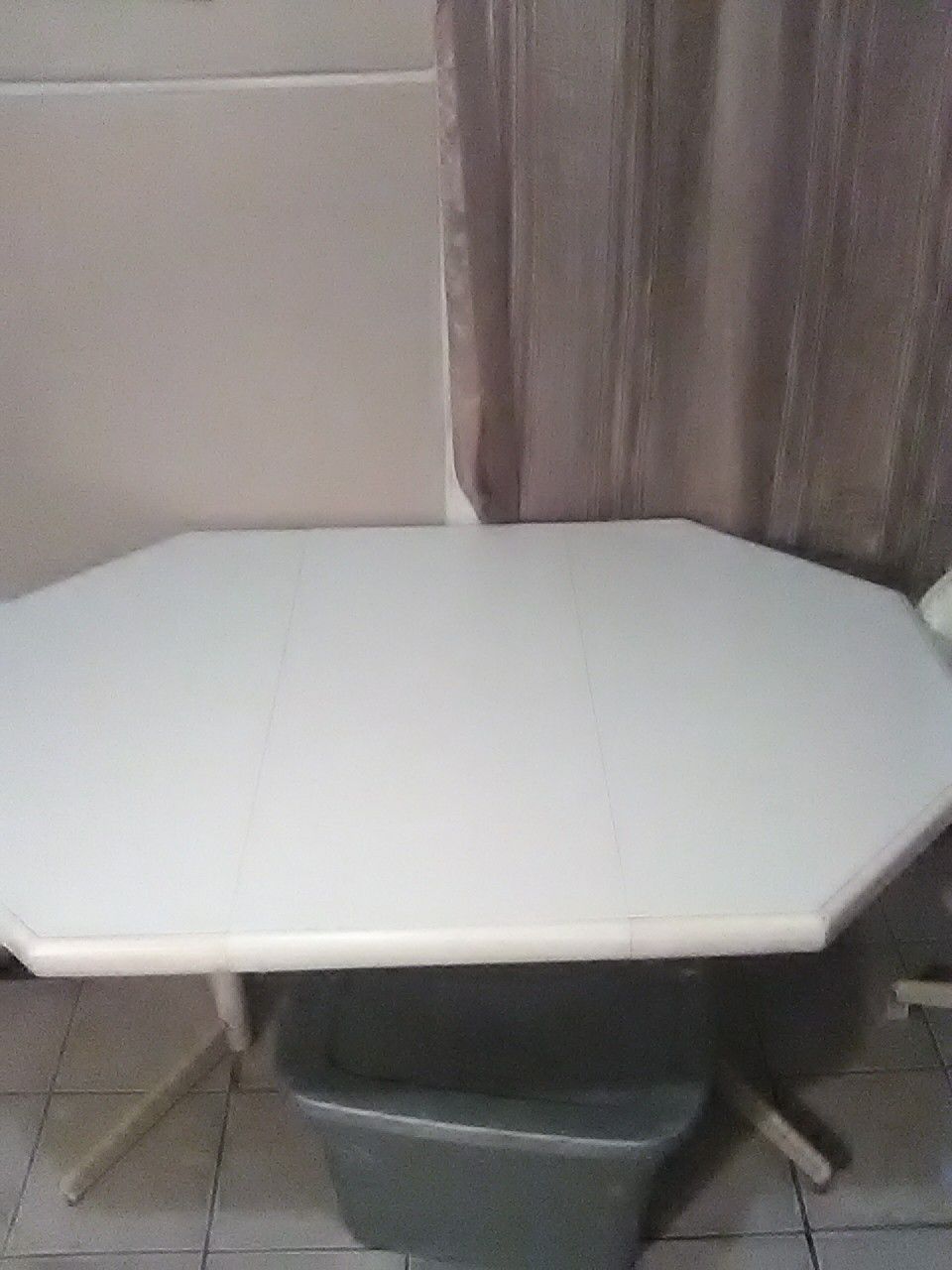 White medium kitchen table