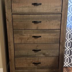 Trinell 5 Drawer Chest of Drawers