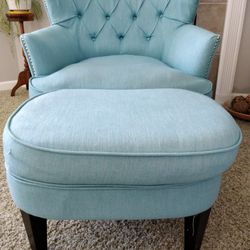 Chair and ottoman set in excellent condition