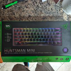  Razer - Huntsman Mini  Analog Gaming Keyboard