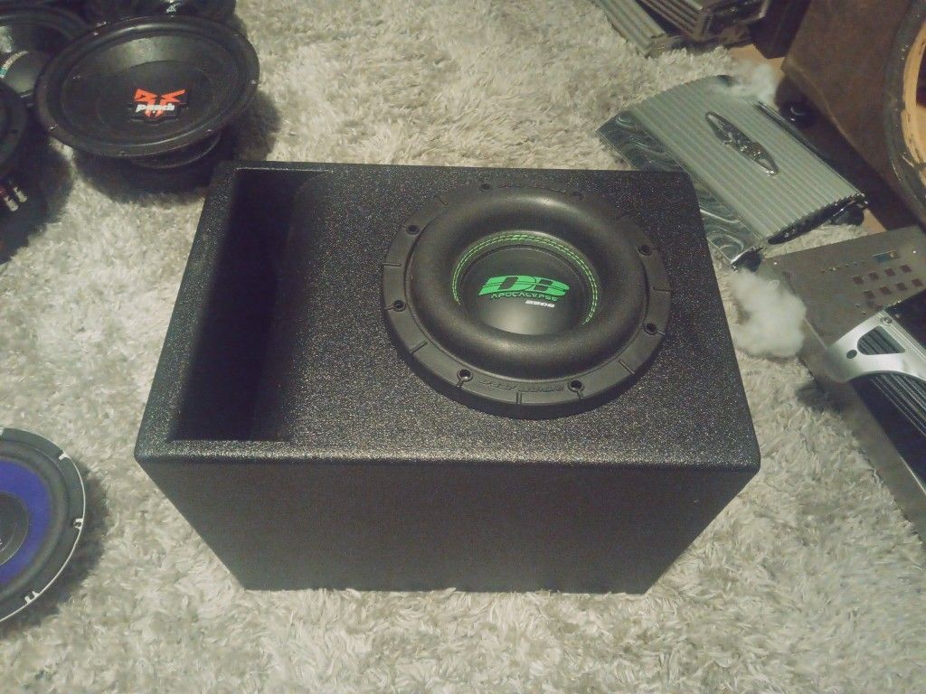 DB Deaf Bonce 8 in 1600 W in perfect Skar ported box. FREE DELIVERY AND DEMO PORTLAND VANCOUVER