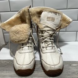 UGG Boots Womens Adirondack ll Vibram Sheepskin Lined Waterproof  3235 size 12