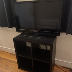43inch insignia TV with Stand