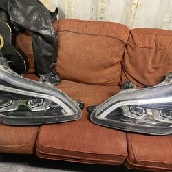 Kenworth T680 OEM Headlights