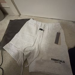 Essential Shorts Size Med Light Oat 