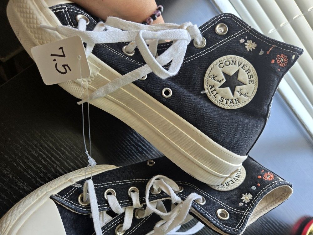 Brand New Woman's Converse Size 7.5