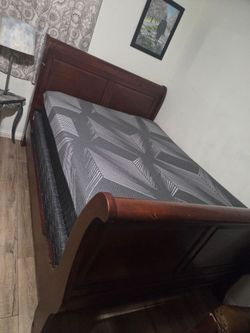 Queen size memory form mattress
