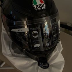 AGV K1 S Gloss Black Helmet – Size M (Brand New)
