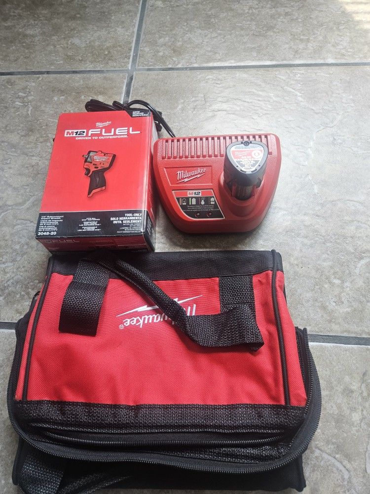 BRAND NEW MILWAUKEE 3048-21 M12 FUEL 1/4" SUBCOMPACT IMPACT WRENCH SET