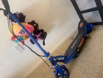 Electronic Scoter with helmet and knee pads