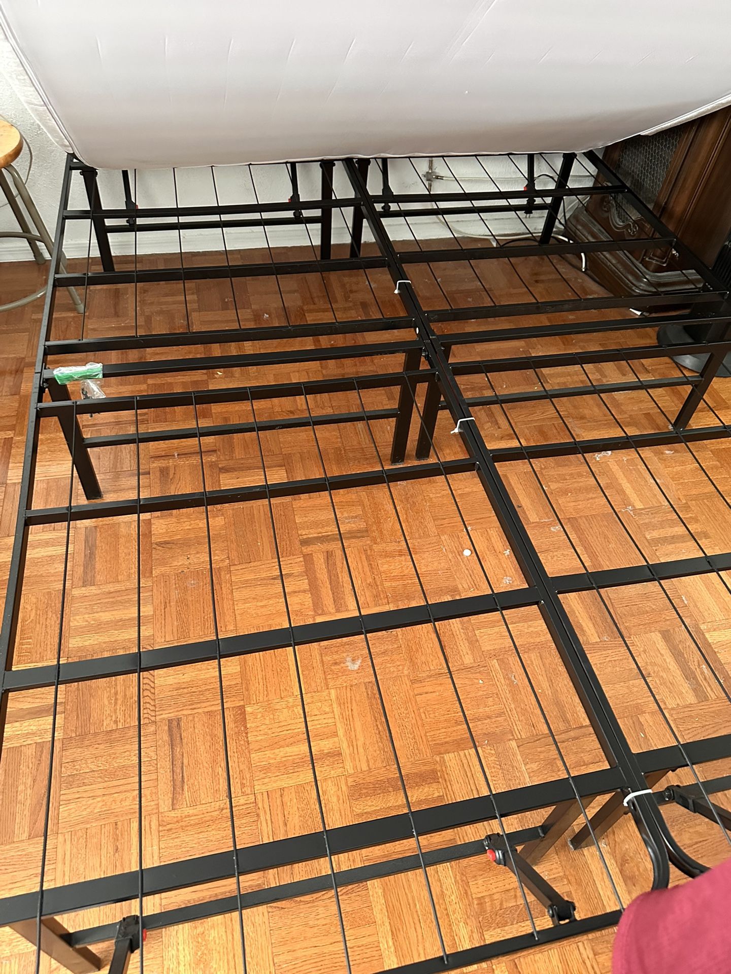 Heavy Duty Metal Queen Size Bed Frame