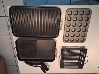 Multiple cooking pans, grills
