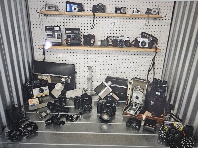 vintage antique ar I modern cameras