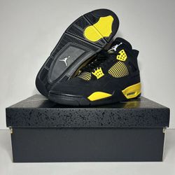 (Brand New/DS) Jordan 4 Thunder // Size 11.5