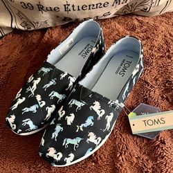 TOMS Women's Unicorn Print Classic Slip-On Sneaker