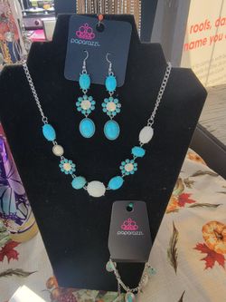 Paparazzi Turquoise & White Stone Necklace and Earring Set