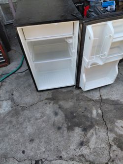 Small fridge fully functional