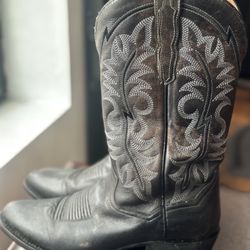  Dan Post Men's Milwaukee leather round-toe boots in black. 