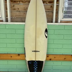 Sharpeye 5’9 Surfboard 