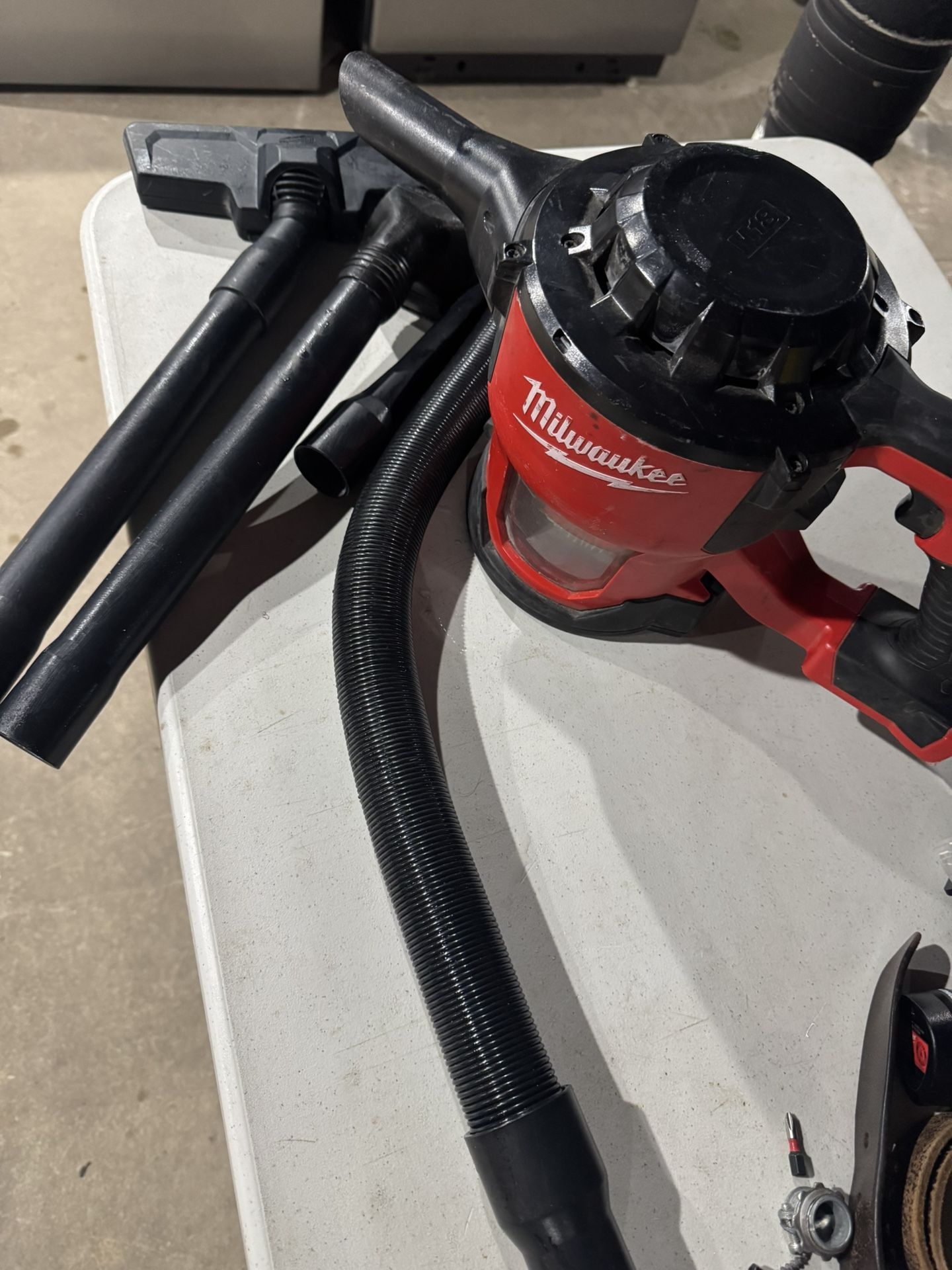 Milwaukee M18 compact vacuum 0882-20