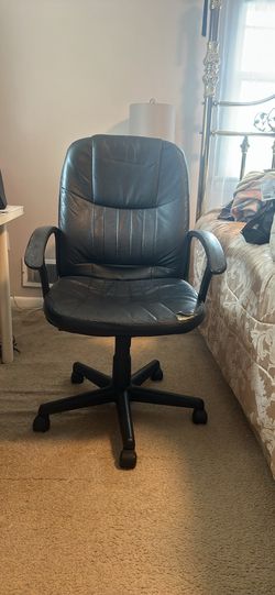 Office chair- used in good sturdy condition