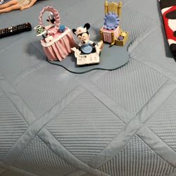 Walt Disney  Classic  Minnie Mouse Figurine 