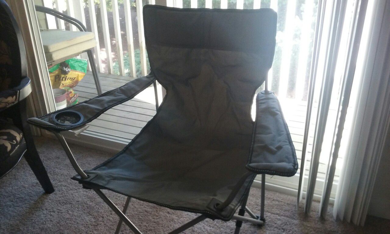 2 camp chairs