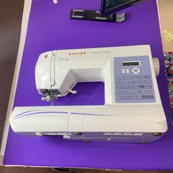 Singer Fashion Mate 7256 Computerized Sewing Machine – 70 Built-In Stitches & Automatic Needle Threader