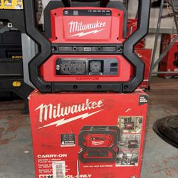 Milwaukee M18 3600/1800 Watt Power Supply