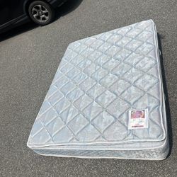 Sealy Posturepedic Queen Size Mattress