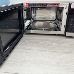 Microwave Oven/Air Fryer