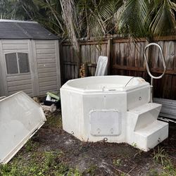 Jacuzzi Hot Tub Fiberglass Off Of A Yacht 