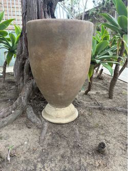 Outdoor planter pot