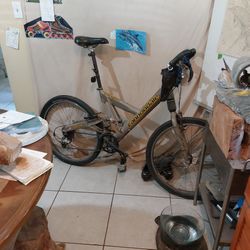 Cannondale Full suspension Mtn Bike, 