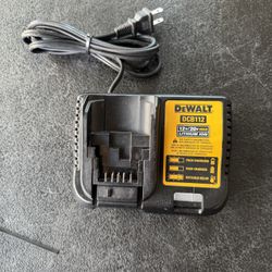 DEWALT 120-V Lithium-ion Battery Charger (dcb112)