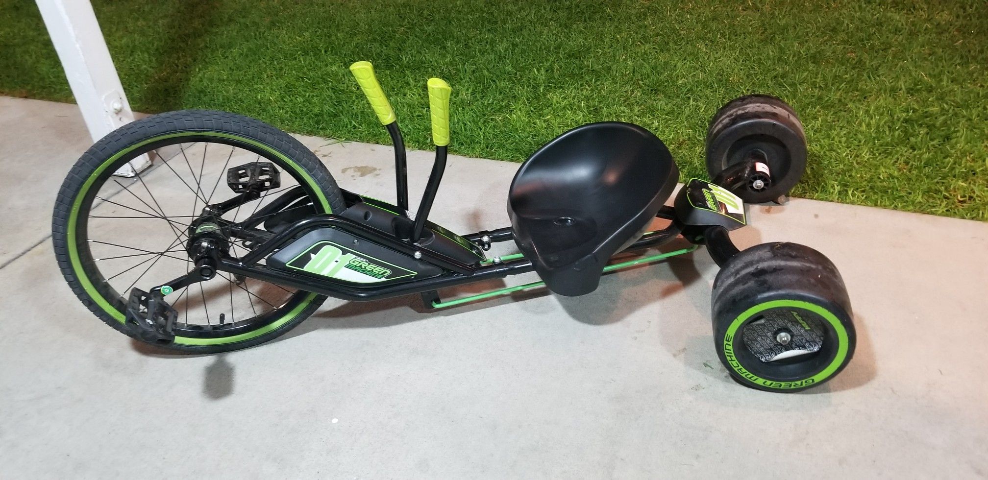 triciclo huffy green machine