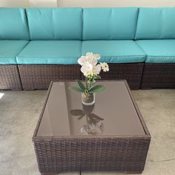 Beautiful Outdoor Patio Furniture 5 Pcs-Set      BRAND NEW!