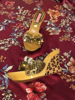Betsy Johnson designer wedge shoe