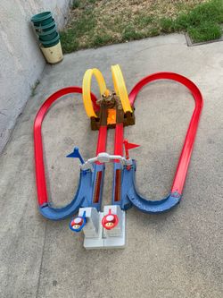 Hot Wheels Bowser’s Castle Chaos 2020