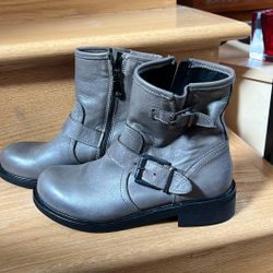 All Leather Gray  Ankle Boots Made In Italy  Size 37 Which Is Equivalent To A 7 I Believe