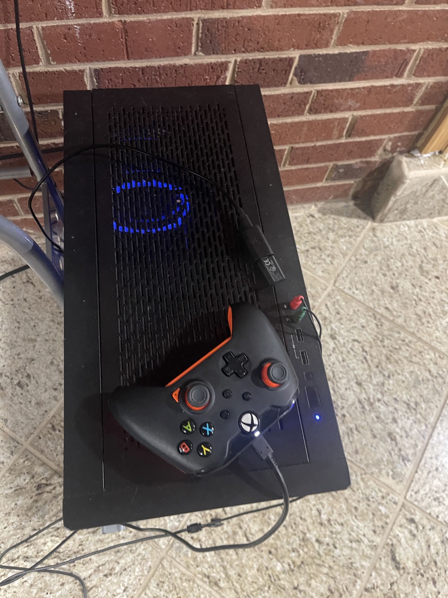 Pc + bundle ( desk, monitor, chair)  cash 