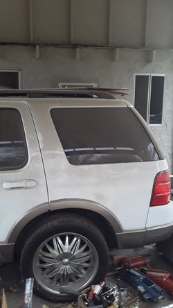 2004 Ford Explorer cualquier parte