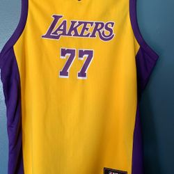 LOS ANGELES LAKERS LUKA DONCIC JERSEY KIDS SIZE X-LARGE 